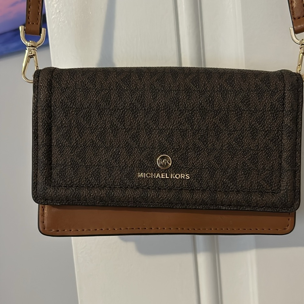 Michael KORS crossbody. Plenty of departments. Has 9 card slots.